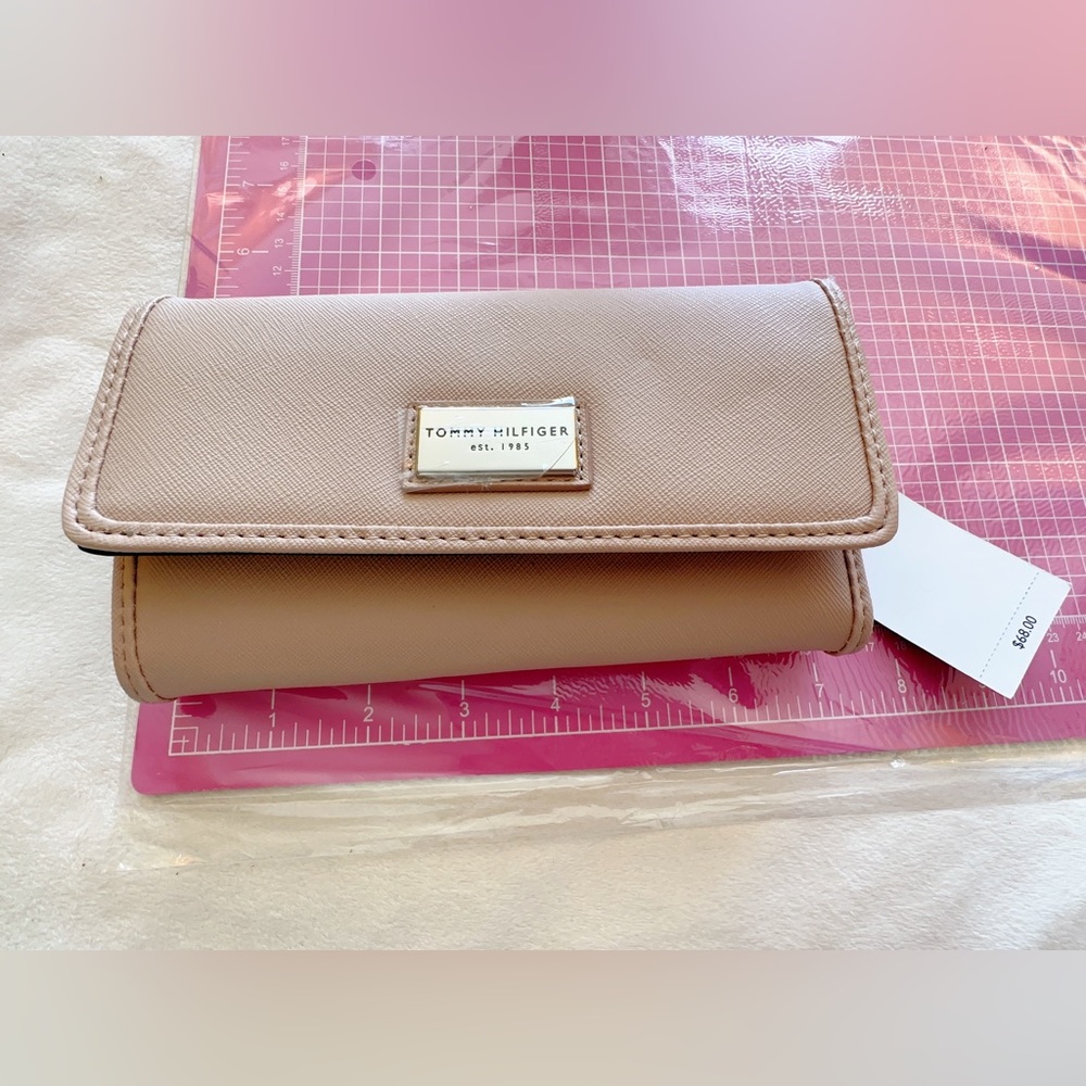 Tommy Hilfiger wallet